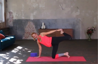 锻炼核心肌群，用瑜伽塑造平坦小腹
