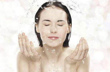 冷知识，洗脸用冷水好还是热水好？