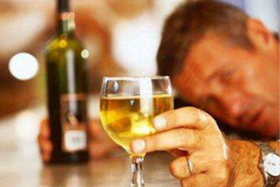 别小看酒精依赖,它的危害可不小!